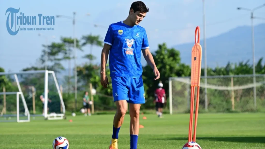 Tandukan Federico Barba Antarkan Persib Bandung Raih 3 Poin