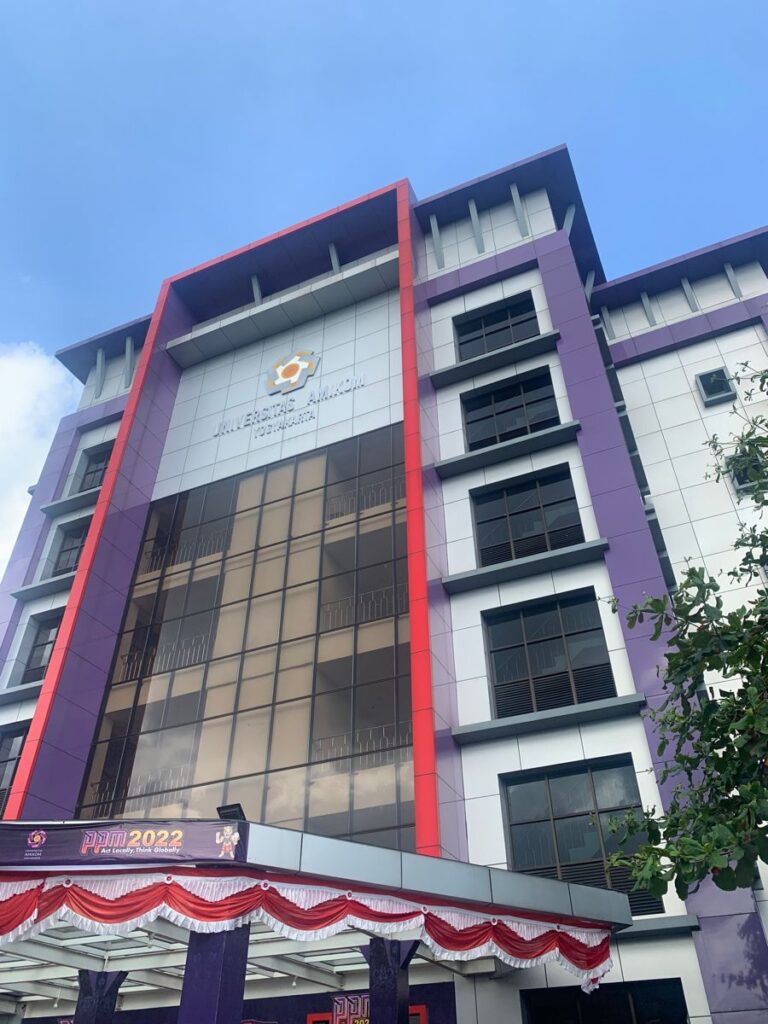 Universitas MIKOM Yogyakarta, kampus Rheza Sendy Pratama