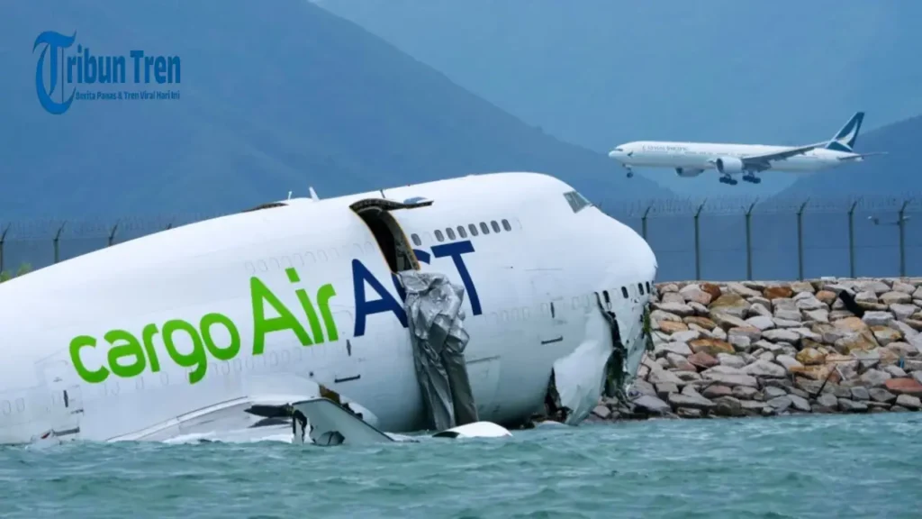 Kronologi Pesawat Kargo Emirates Jatuh Ke Laut di Hong Kong