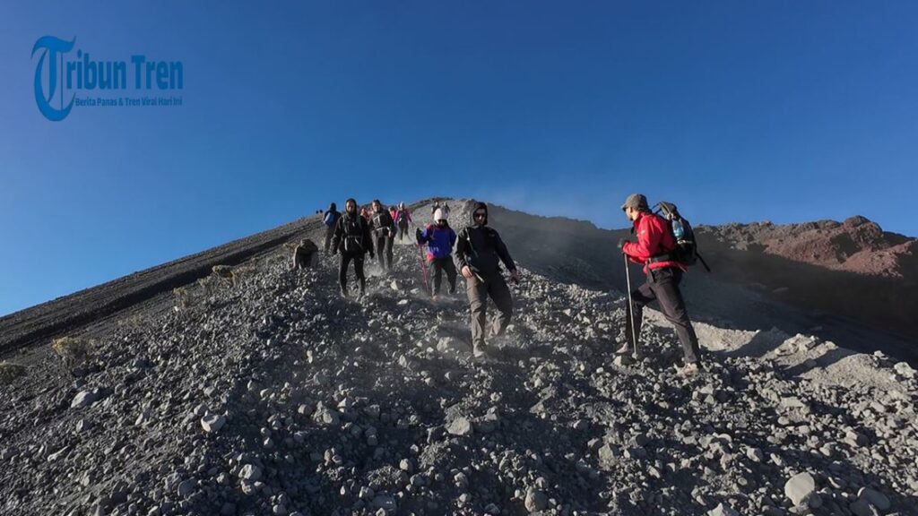 Seberapa Angker Gunung Rinjani? Berikut Mitos dan Legenda 