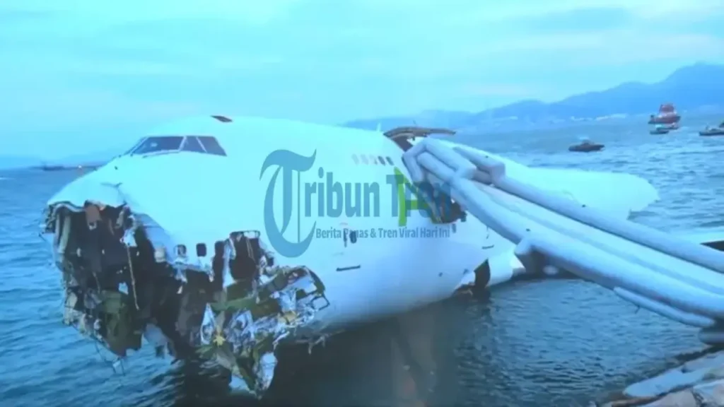 Kronologi Pesawat Kargo Emirates Jatuh Ke Laut di Hong Kong