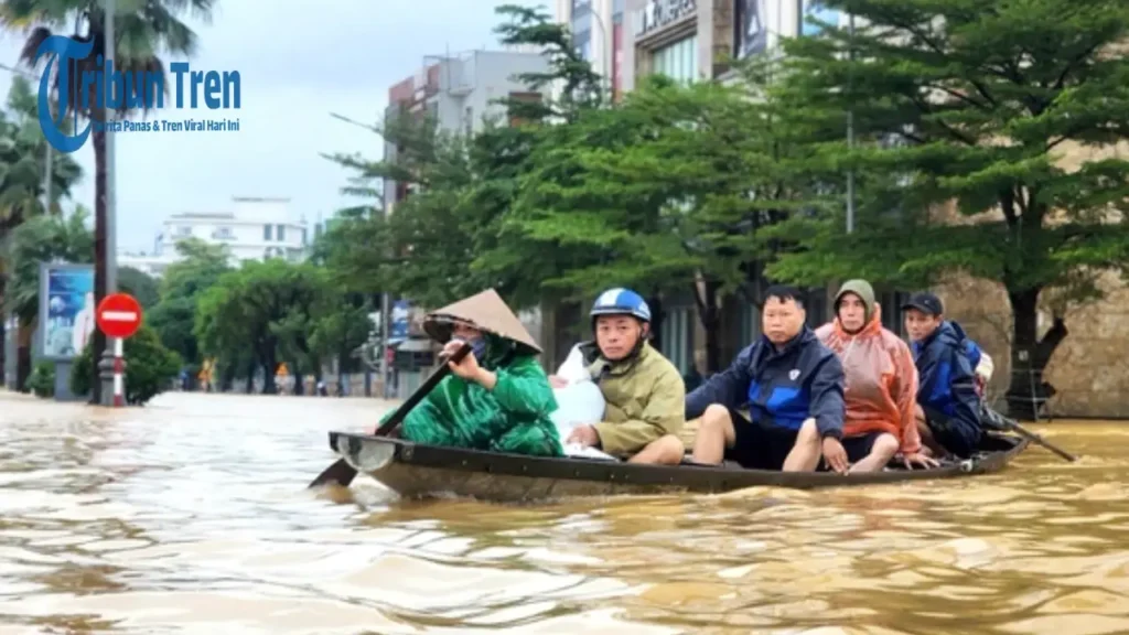 Banjir Besar Landa Vietnam Tengah: 35 Tewas, Warga Terisolasi